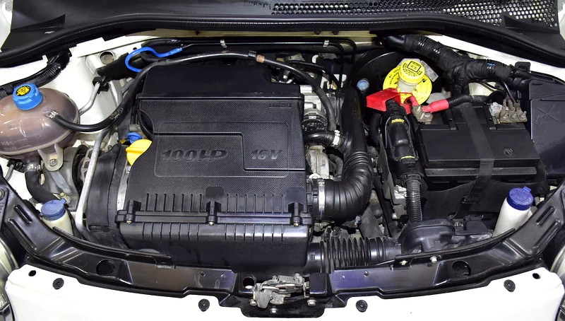 2015 Fiat 500 Lounge 4 Cylinders Engine White Red Hatchback GCC Specs