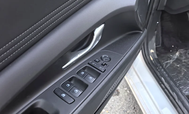 2025 Hyundai Elantra GLX Elite 4 Cylinders Engine White Black Sedan RWD