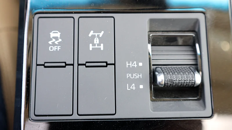 2024 Toyota Prado Other 4 Cylinders Engine White Beige SUV GCC Specs