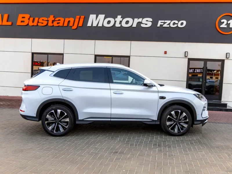 2025 BYD Song Plus DM-i Hybrid 4 Cylinders Engine White Beige SUV