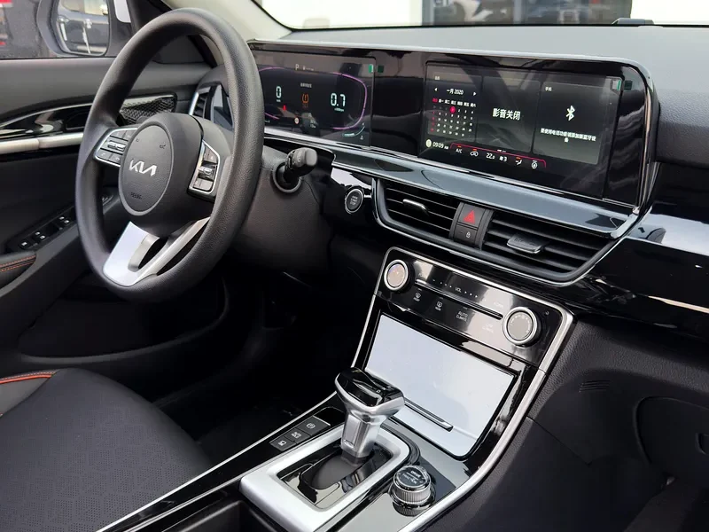 2025 Kia Seltos Luxury Edition 1.5 4 Cylinders Engine White Black Crossover