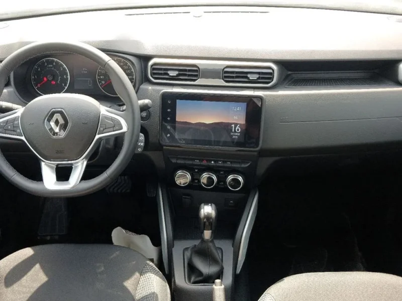 2025 Renault Duster Renault Duster 1.6L Petrol GCC Full option White Grey SUV