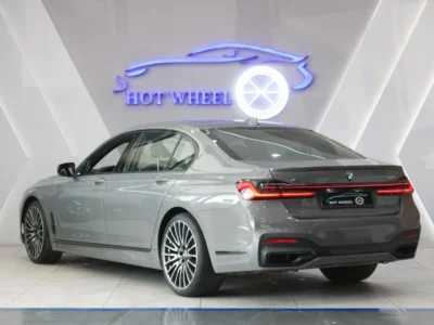 2022 BMW 750Li XDrive 4.4L Twin-Turbo V8 Engine GCC Specs Grey Brown SUV