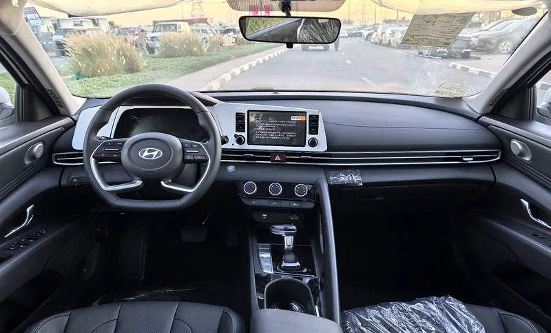 2025 Hyundai Elantra GLX Elite 4 Cylinders Engine White Black Sedan RWD