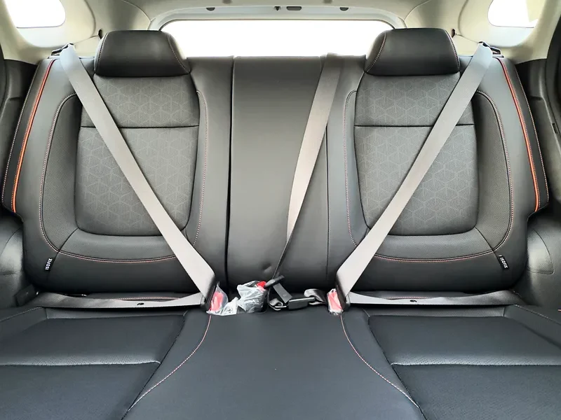 2025 Kia Seltos Luxury Edition 1.5 4 Cylinders Engine White Black Crossover