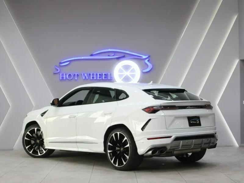 2021 Lamborghini Urus 4.0 Liter Twin-Turbocharged V8 Engine White Red SUV