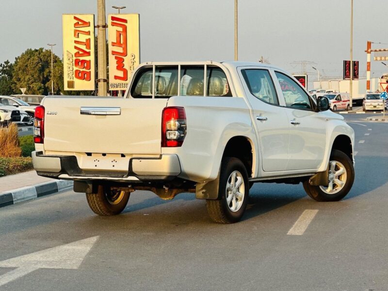 2020 Mitsubishi L200 GL 2.4L 4 Cylinders Engine White Black Pick Up Truck GCC