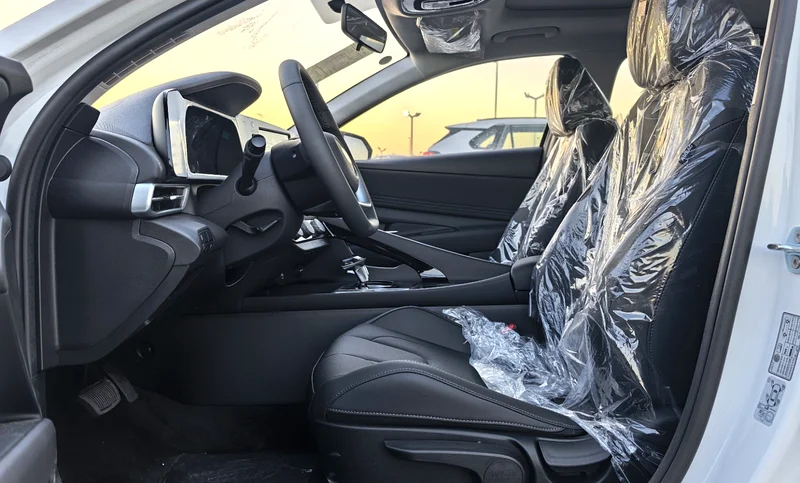 2025 Hyundai Elantra GLX Elite 4 Cylinders Engine White Black Sedan RWD
