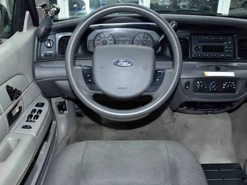 2008 Ford Crown Victoria LX 8 Cylinders Engine White Grey Sedan