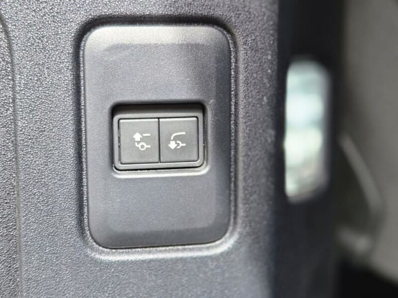 2024 Land Rover Defender P400 90 SE 3.0 Liter V6 Engine Black Tan SUV GCC Specs