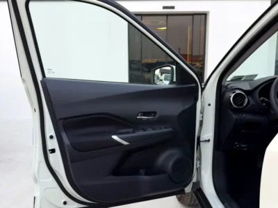 2025 Nissan Kicks Other 1.5L Liters 4 Cylinders Engine White Black Hatchback