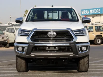 2025 Toyota Hilux SR5 4 Cylinders Engine White Red Pick Up GCC Specs