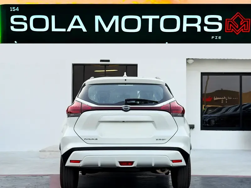 2025 Nissan Kicks Other 1.5L Liters 4 Cylinders Engine White Black Hatchback
