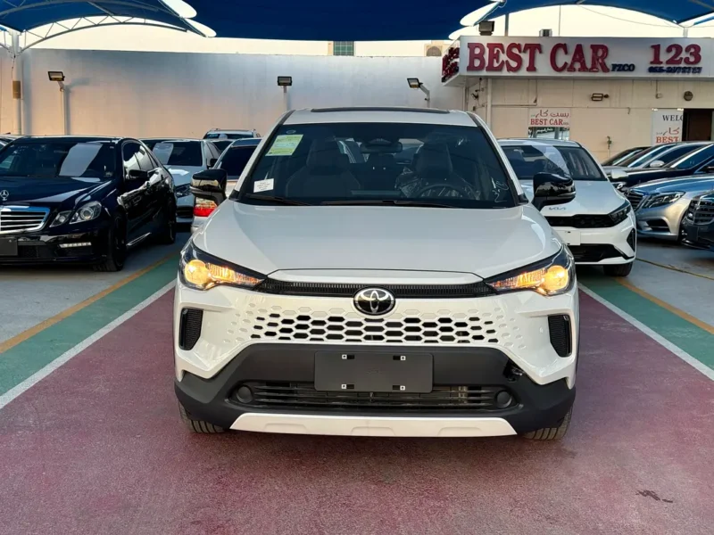 2025 Toyota Corolla Cross Hybrid 4 Cylinders Engine White Black Crossover