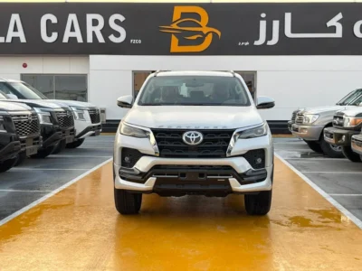 Toyota Fortuner SR5 Plus 4.0L V6 Cylinder PETROL 2025 GCC White Tan SUV