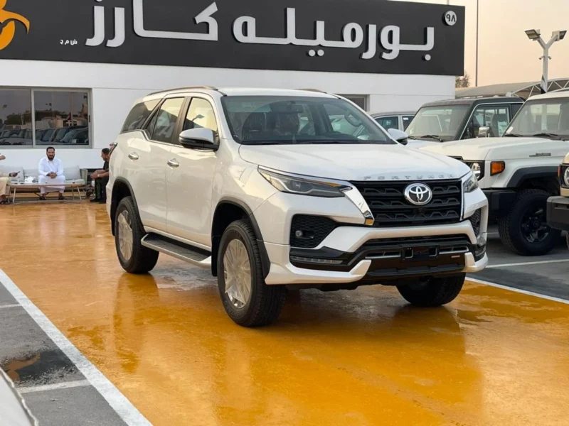 Toyota Fortuner SR5 Plus 4.0L V6 Cylinder PETROL 2025 GCC White Tan SUV
