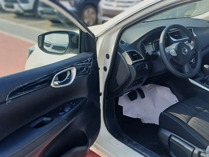 2025 Nissan Sylphy 1.6 Liters 4 Cylinders Petrol Engine White Black Sedan