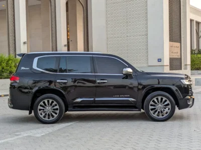 2014 Toyota Land Cruiser GXR MID 4 Cylinder Engine Black Brown SUV GCC Specs