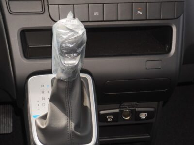 2025 Hyundai Staria 3.5 Liter V6 Cylinder Petrol Engine White Black Van