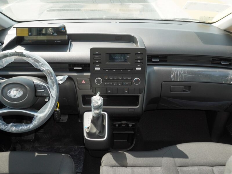 2025 Hyundai Staria 3.5 Liter V6 Cylinder Petrol Engine White Black Van
