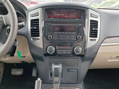 2018 Mitsubishi Pajero 3.5 Liter V6 PETROL AT Gold Beige SUV 4WD GCC Specs