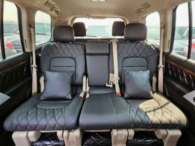 2010 TOYOTA LAND CRUISER VXR SUV 5.7L V8 PETROL Grey SUV 4WD GCC Specs