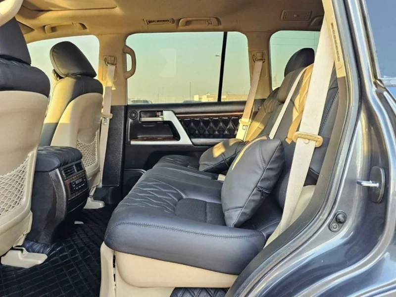 2010 TOYOTA LAND CRUISER VXR SUV 5.7L V8 PETROL Grey SUV 4WD GCC Specs