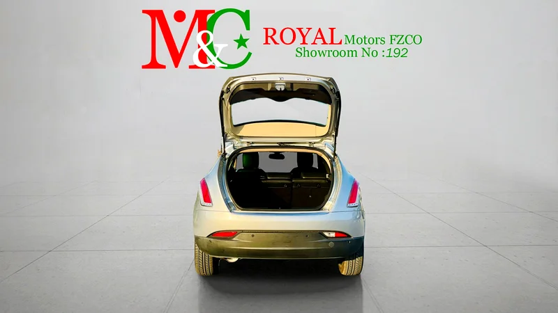 2011 Lancia Delta Other 4 Cylinders Engine Silver Black Wagon RWD