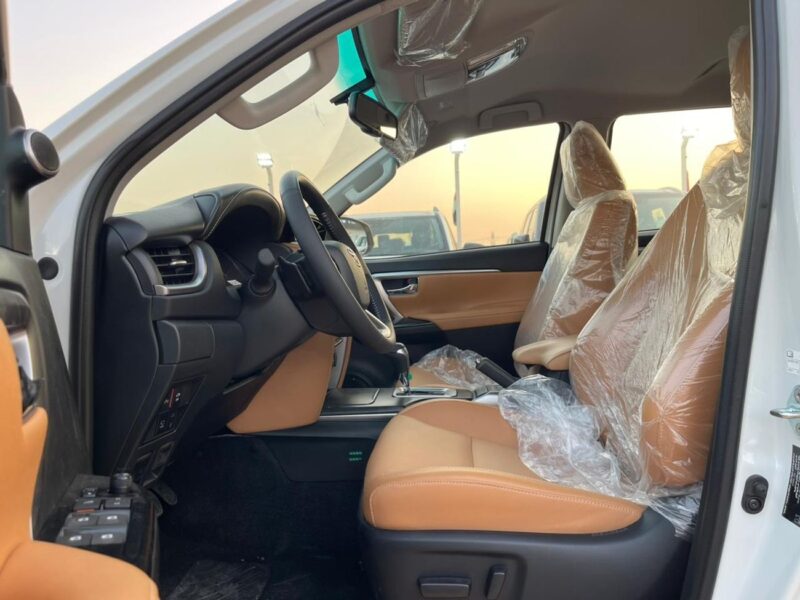 Toyota Fortuner SR5 Plus 4.0L V6 Cylinder PETROL 2025 GCC White Tan SUV