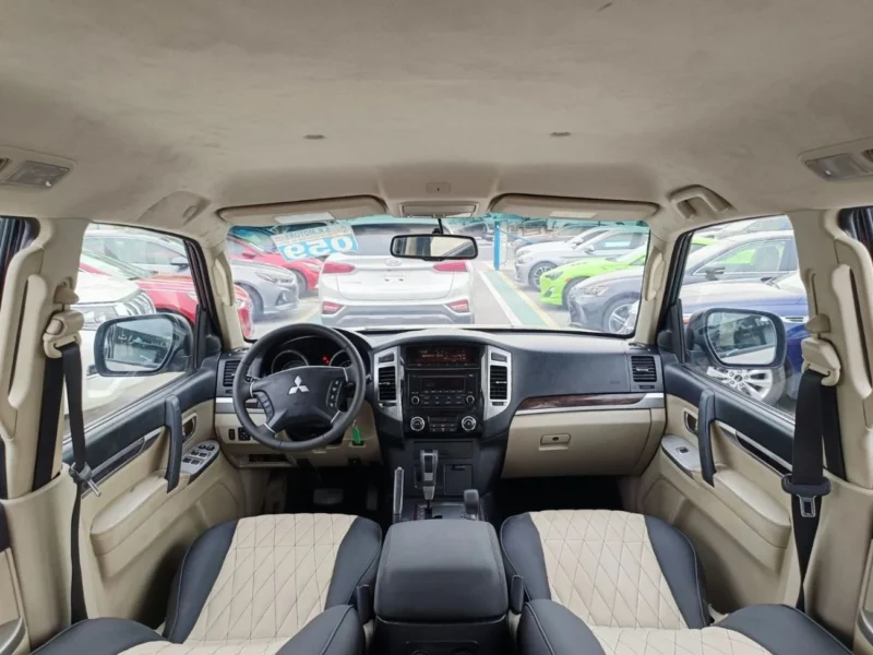 2018 Mitsubishi Pajero 3.5 Liter V6 PETROL AT Gold Beige SUV 4WD GCC Specs