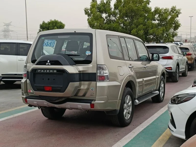 2018 Mitsubishi Pajero 3.5 Liter V6 PETROL AT Gold Beige SUV 4WD GCC Specs