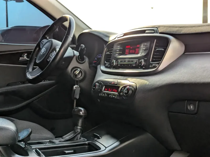 2016 Kia Sorento Eco 4 Cylinders Engine Silver Grey SUV GCC Specs