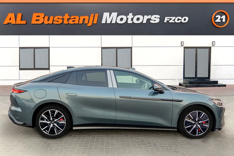 2025 BYD HAN Other Hybrid 4 Cylinders Engine Green White Sedan