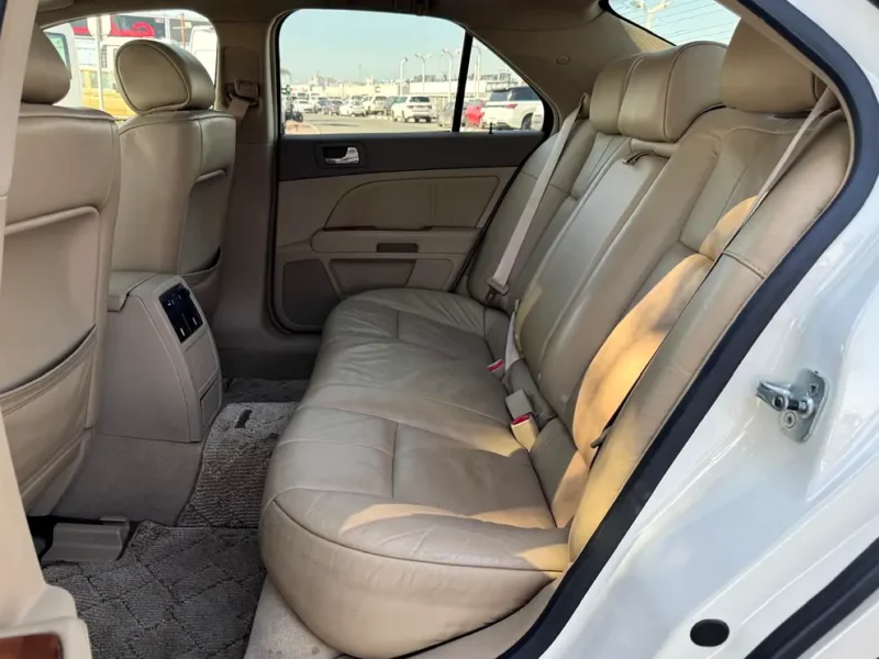2006 Cadillac STS/Seville STS 6 Cylinders Petrol Engine White Beige Sedan