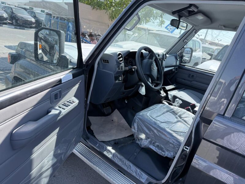 2025 Toyota LC Pickup 4.0L V6 Petrol Engine AT DC Grey Pick Up Truck GCC