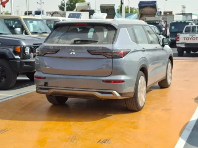 Mitsubishi Outlander P-LINE 2.5 Liter 4 Cylinder Engine 2026 Grey Tan SUV 4WD