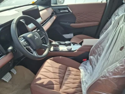 Mitsubishi Outlander P-LINE 2.5 Liter 4 Cylinder Engine 2026 Grey Tan SUV 4WD