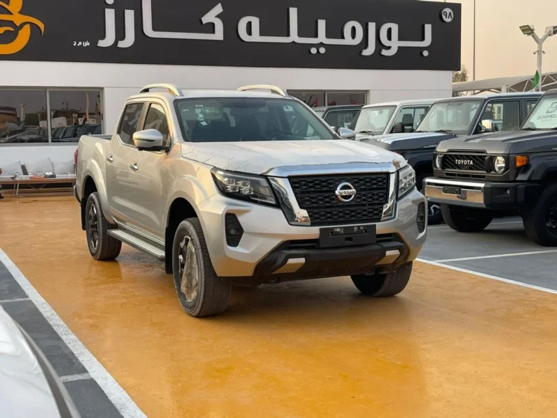 2024 Nissan Navara G Double Cab 2.5L 4 Cylinders Engine 4WD M/T Silver Black