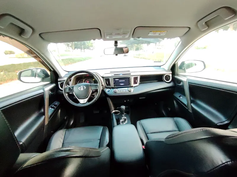 2015 Toyota Rav 4 Exclusive 4 Cylinders Petrol Engine White Black SUV