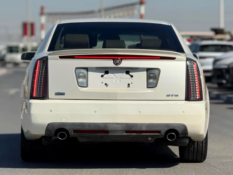 2006 Cadillac STS/Seville STS 6 Cylinders Petrol Engine White Beige Sedan