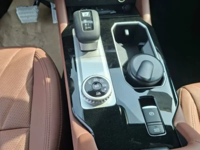 Mitsubishi Outlander P-LINE 2.5 Liter 4 Cylinder Engine 2026 Grey Tan SUV 4WD