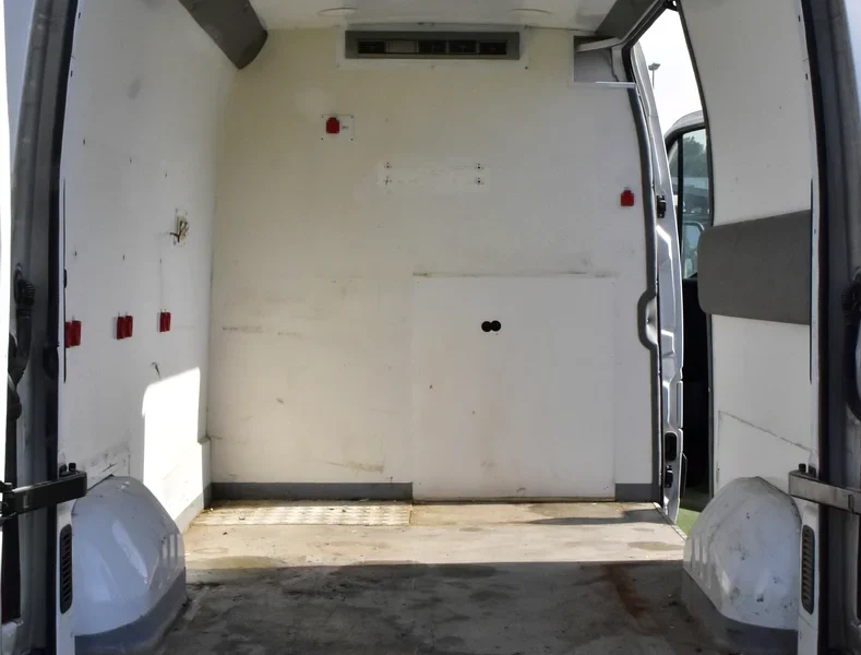 2020 Renault Master Other 4 Cylinder Engine White Black Van GCC Specs