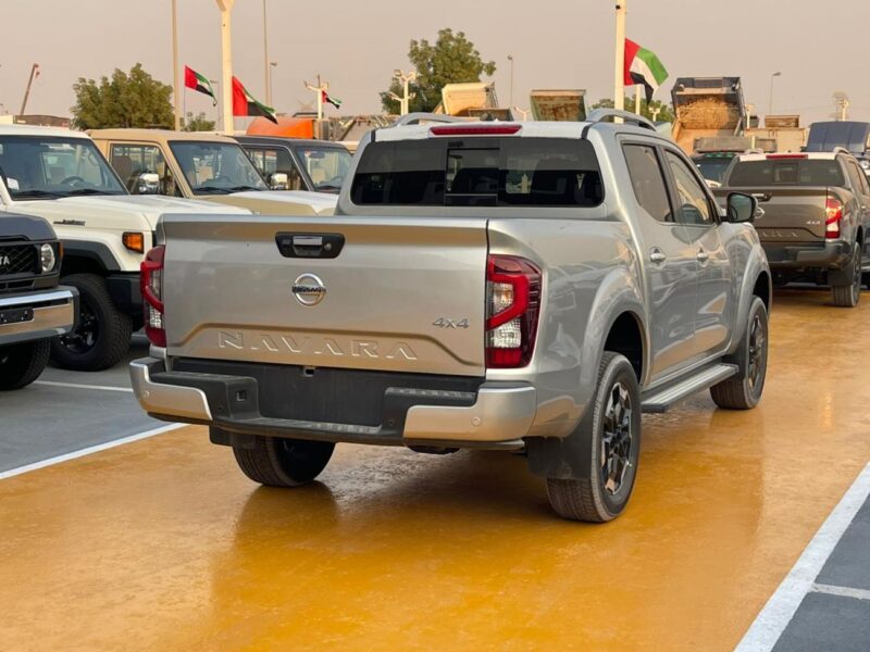 2024 Nissan Navara G Double Cab 2.5L 4 Cylinders Engine 4WD M/T Silver Black