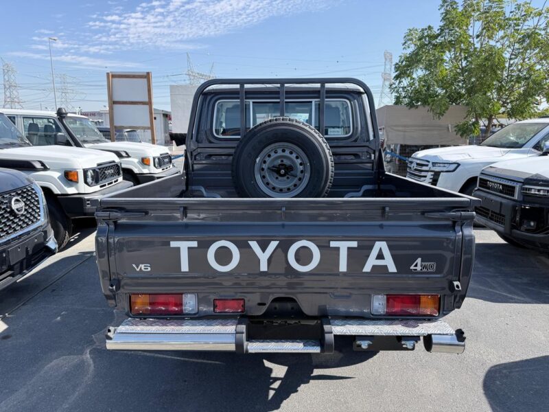 2025 Toyota LC Pickup 4.0L V6 Petrol Engine AT DC Grey Pick Up Truck GCC