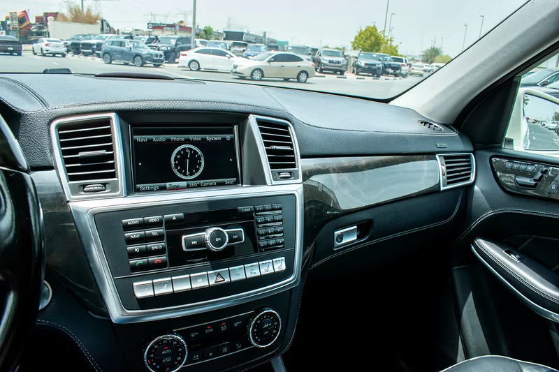 2014 Mercedes-Benz GL-Class GL 550 4Matic 8 Cylinders Engine White Black SUV