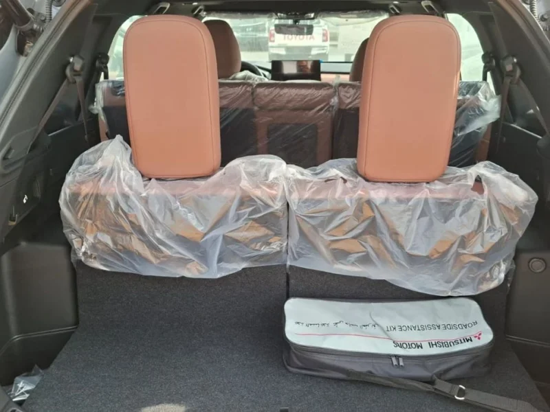 Mitsubishi Outlander P-LINE 2.5 Liter 4 Cylinder Engine 2026 Grey Tan SUV 4WD