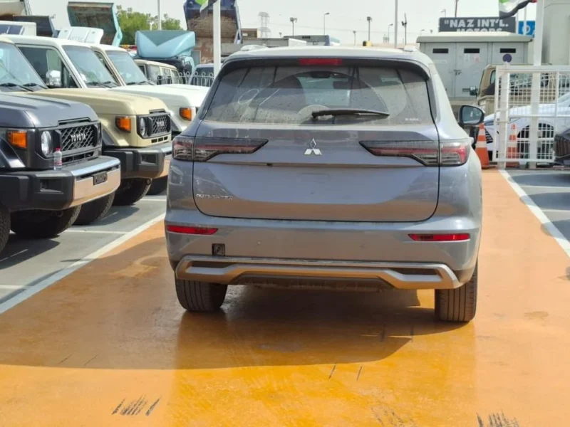 Mitsubishi Outlander P-LINE 2.5 Liter 4 Cylinder Engine 2026 Grey Tan SUV 4WD