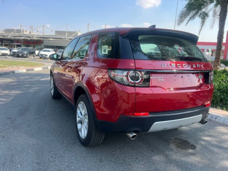 2019 Land Rover Discovery 4 Cylinders Engine Red Beige SUV GCC Specs