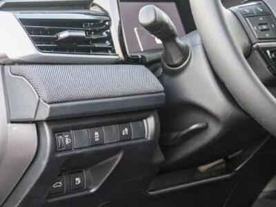 Toyota Camry LE 2.5L Hybrid 2025 Silver Metal Black Sedan