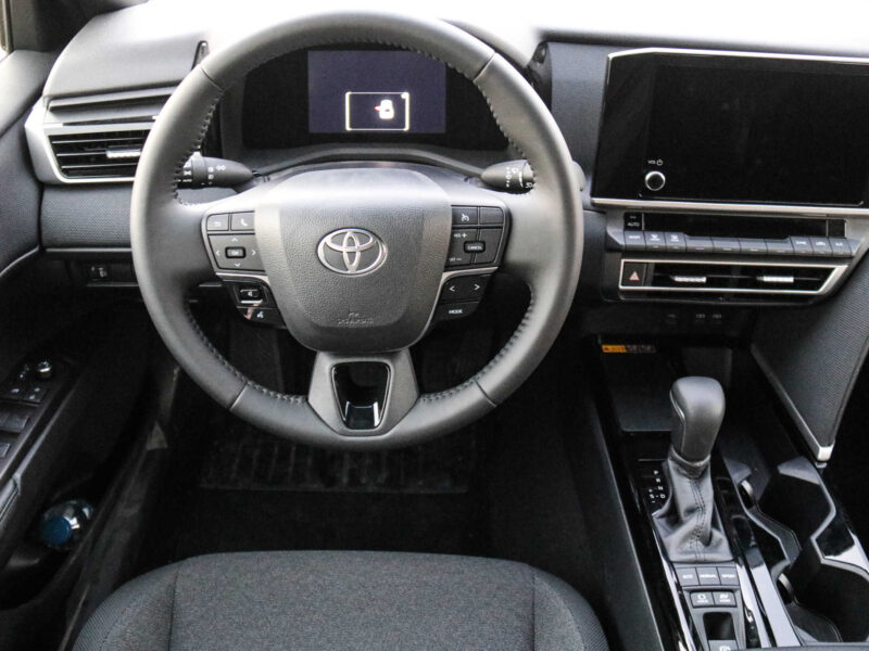 Toyota Camry LE 2.5L Hybrid 2025 Silver Metal Black Sedan
